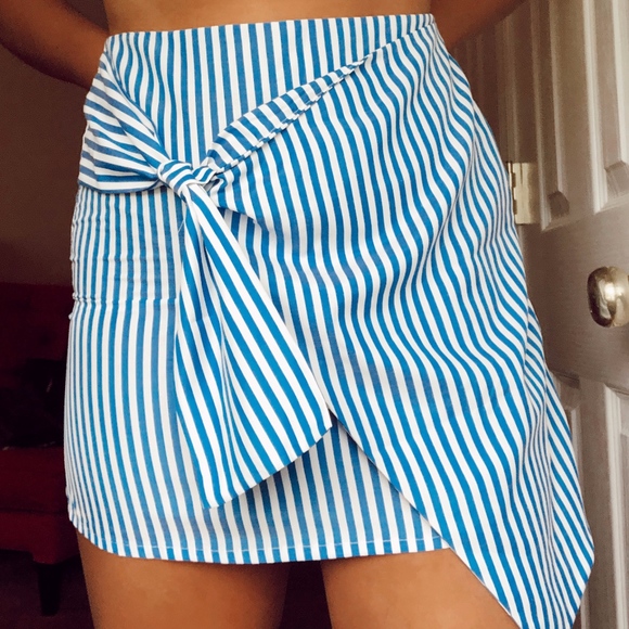 Dresses & Skirts - NWOT Trendy Striped Knot Asymmetrical Front Skirt